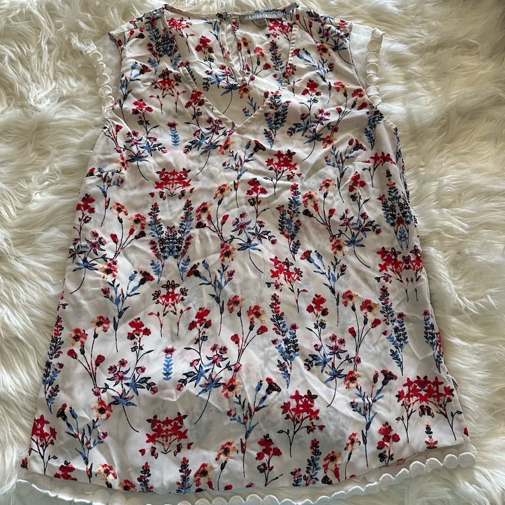 White Floral Sleeveless Top with Red & Blue Print